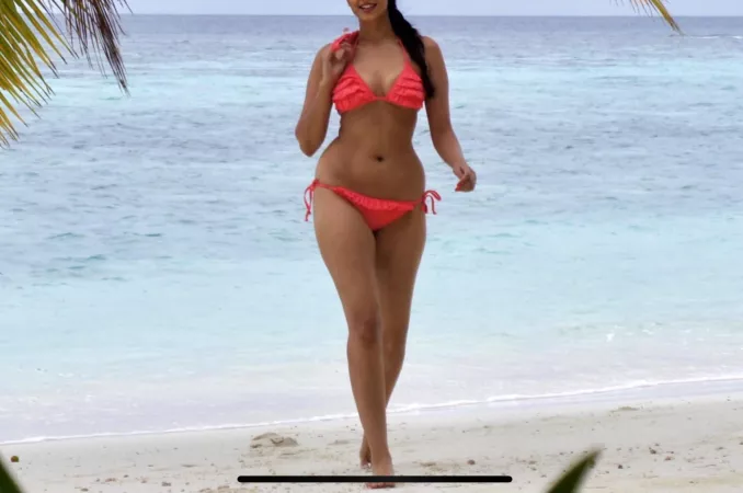 Do you like my British Asian hourglass body? π