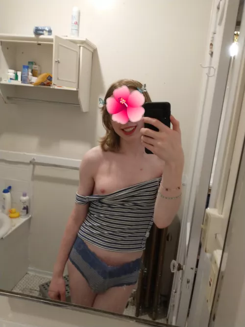 Do you like my bulge? 🥺😉