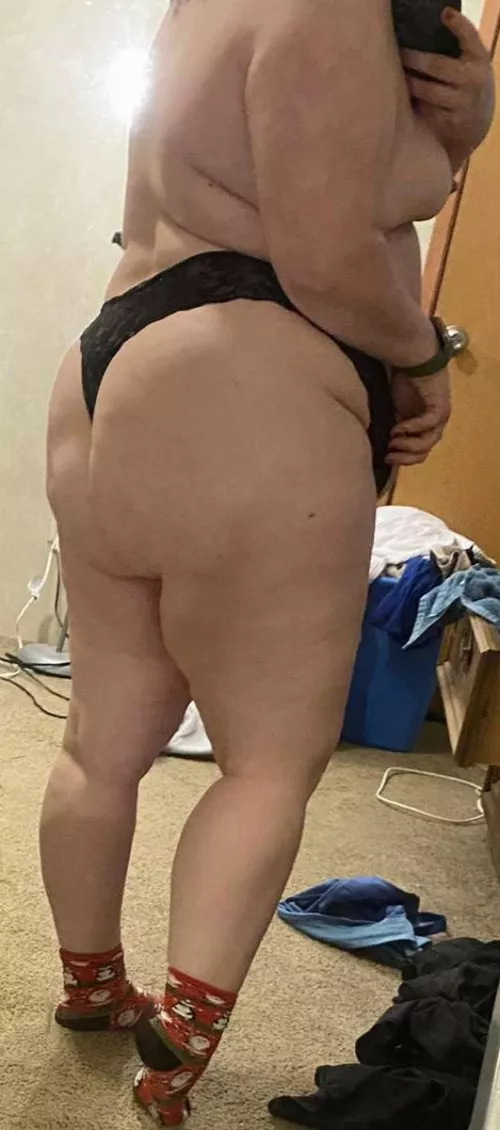 Do you like my Christmas socks? 😘