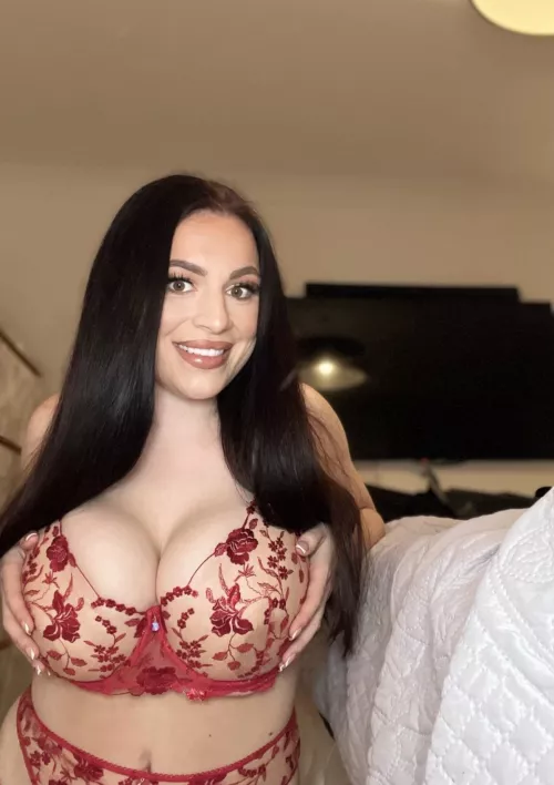 Do you like my cleavage? 😋