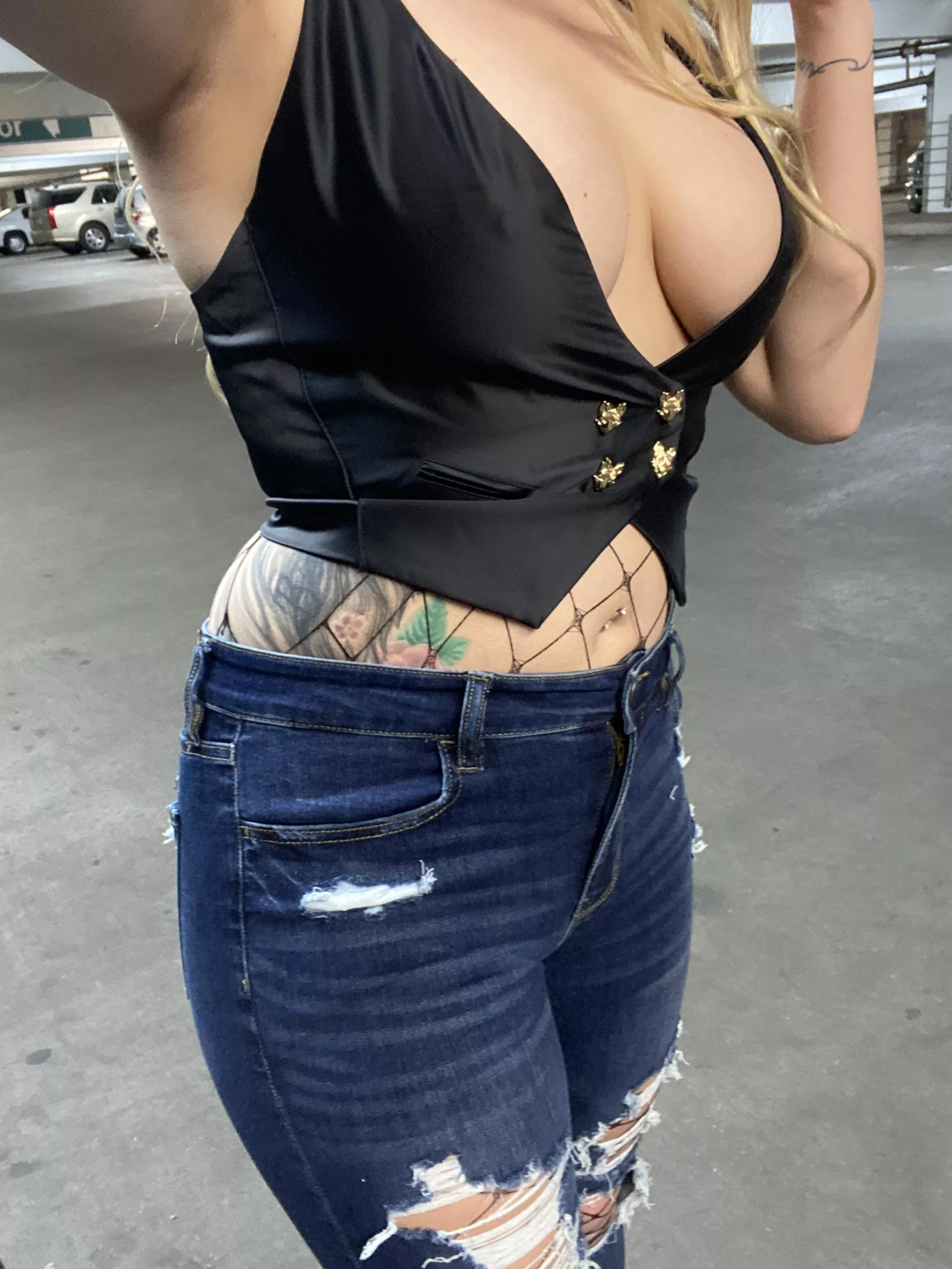 Do you like my concert outfit? Do you like my concert outfit?