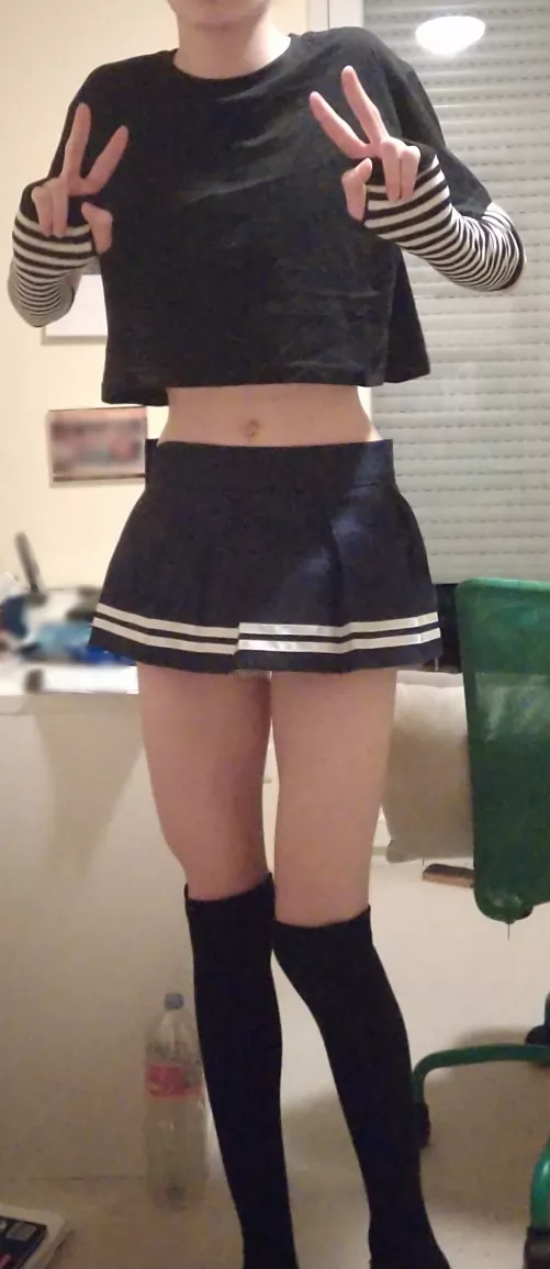 Do you like my cool new striped gloves? :3 Do you like my cool new striped gloves? :3