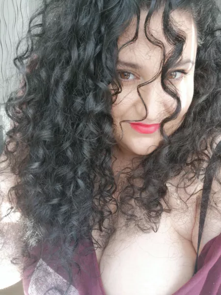 Do you like my curls?β¨