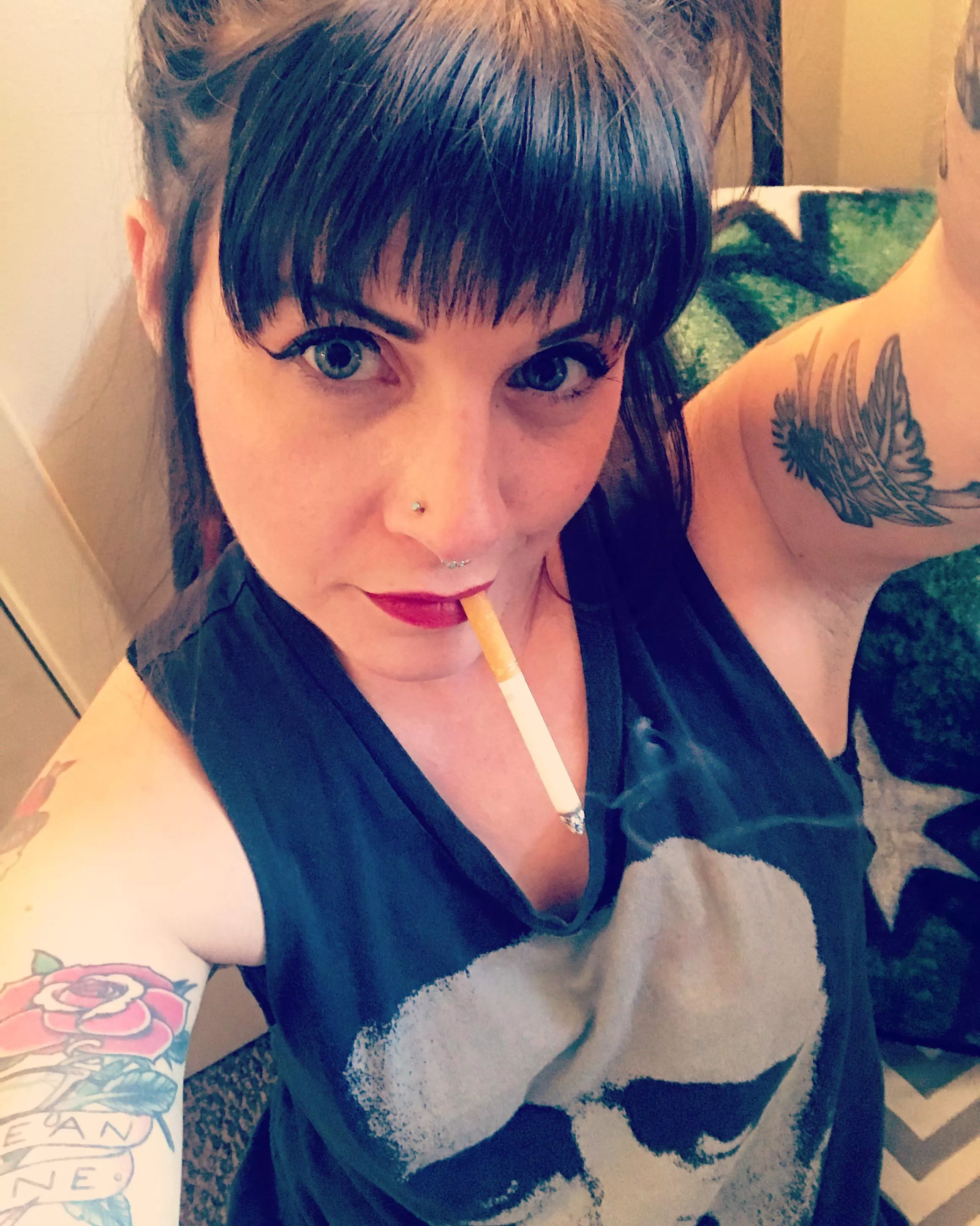 Do you like my dangle? 😘