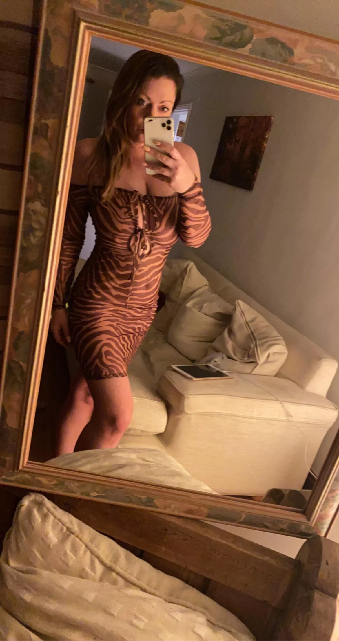 Do you like my dress? Do you like my dress?