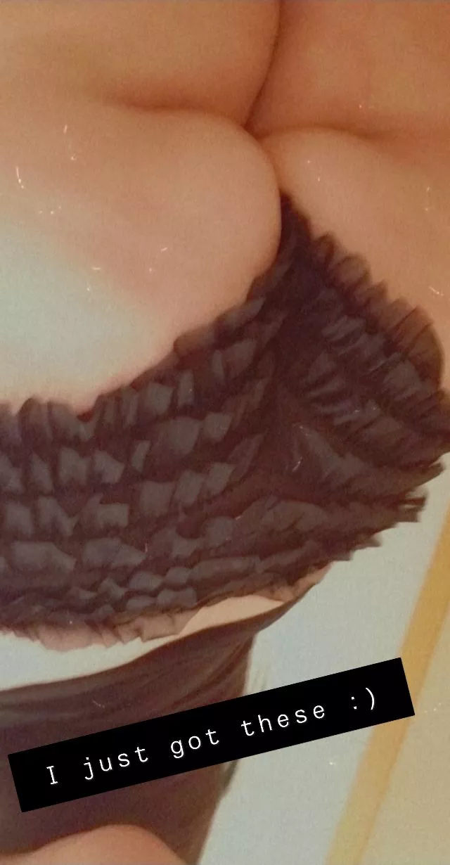 Do you like my favorite pair 👸👸