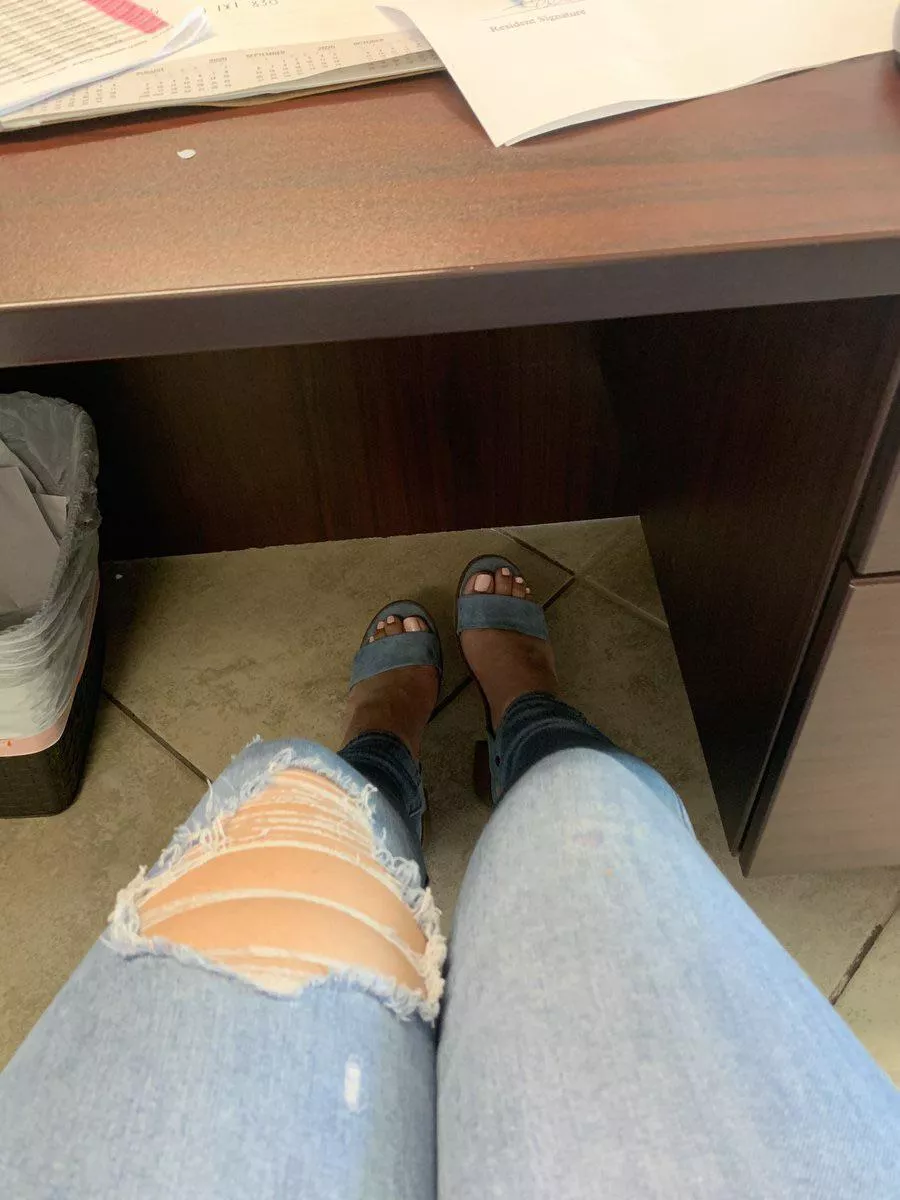 Do you like my feet ? Do you like my feet ?