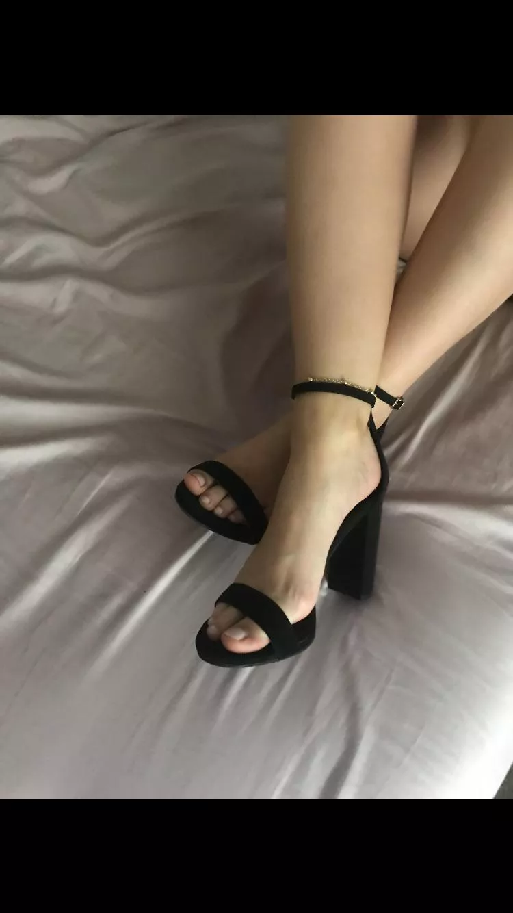 Do you like my feet in these heels? π Do you like my feet in these heels? π