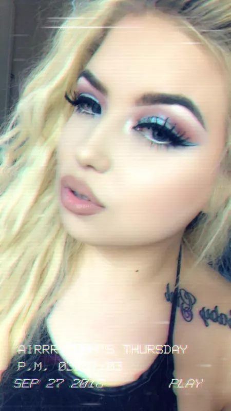 Do you like my graphic eyeliner? ๐ Do you like my graphic eyeliner? ๐