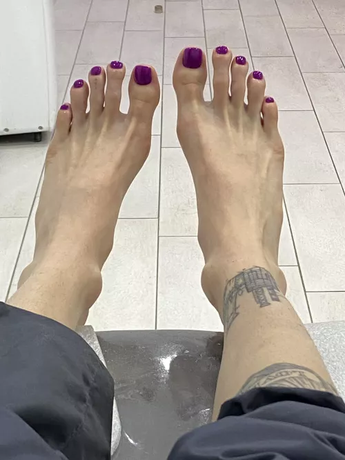 Do you like my new pedi ?) Do you like my new pedi ?)