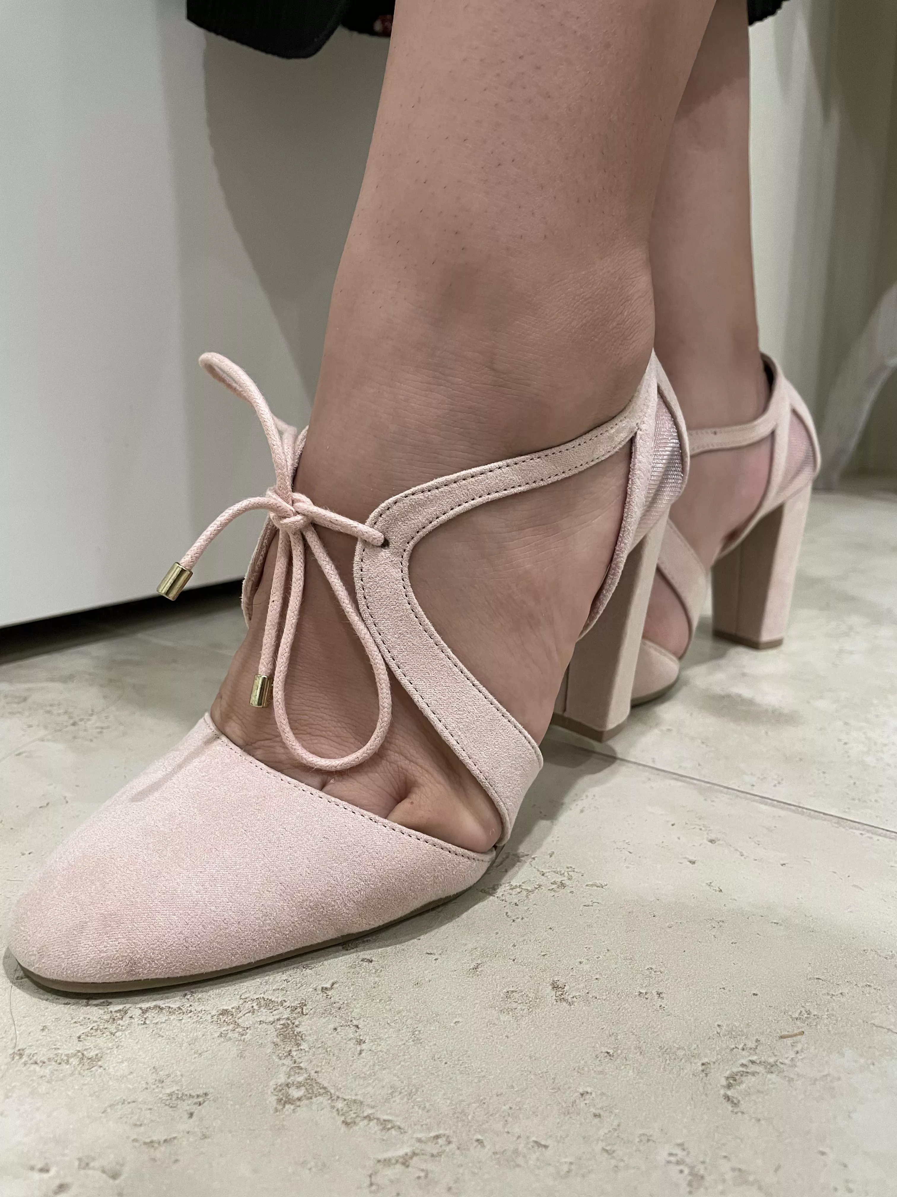 Do you like my new shoes? Do you like my new shoes?