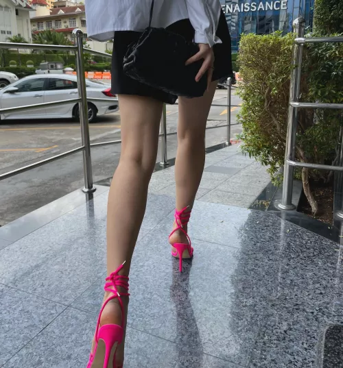 Do you like my new shoes? π π