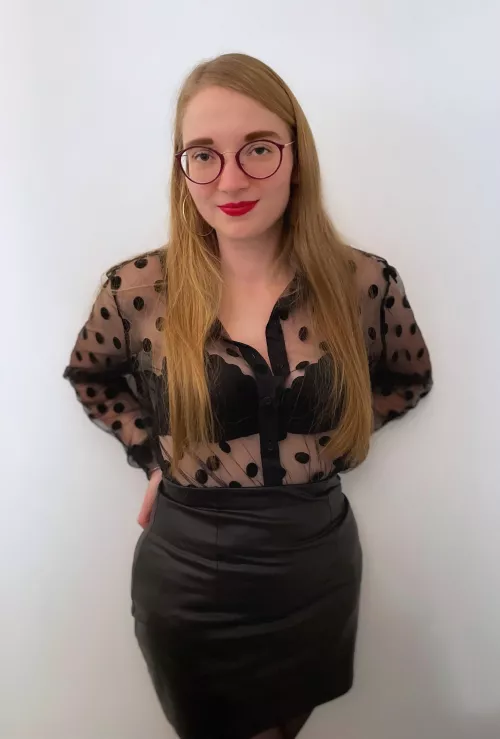 Do you like my office outfit? [F32]