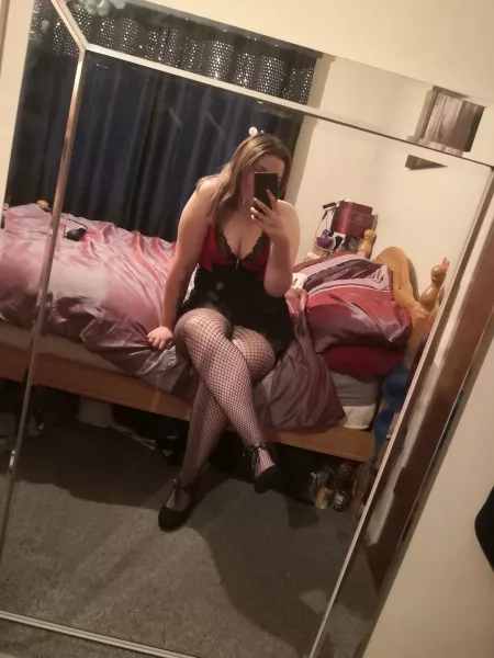 Do you like my oytfit? Im not wearing any panties π