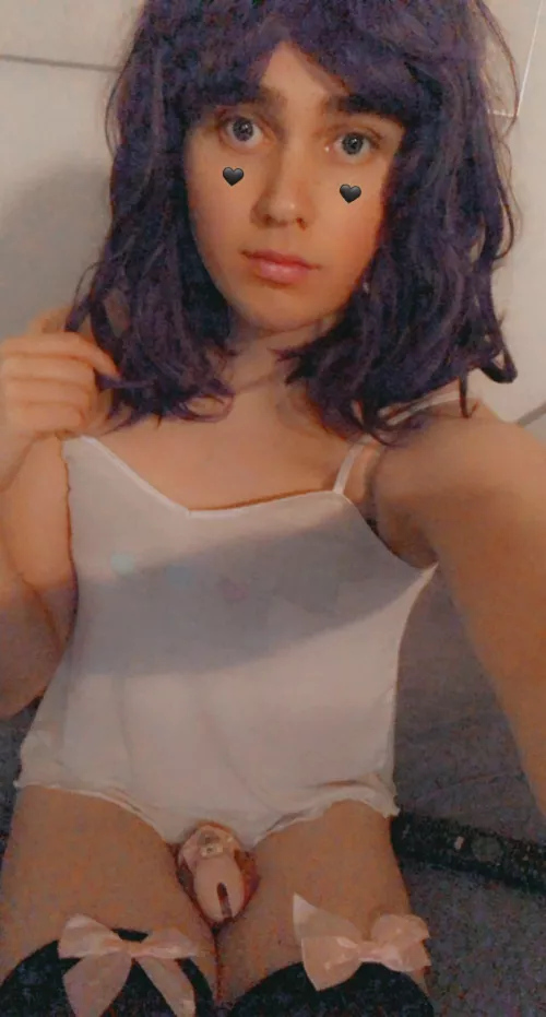 Do you like my pink cage? 💅🏻🥺