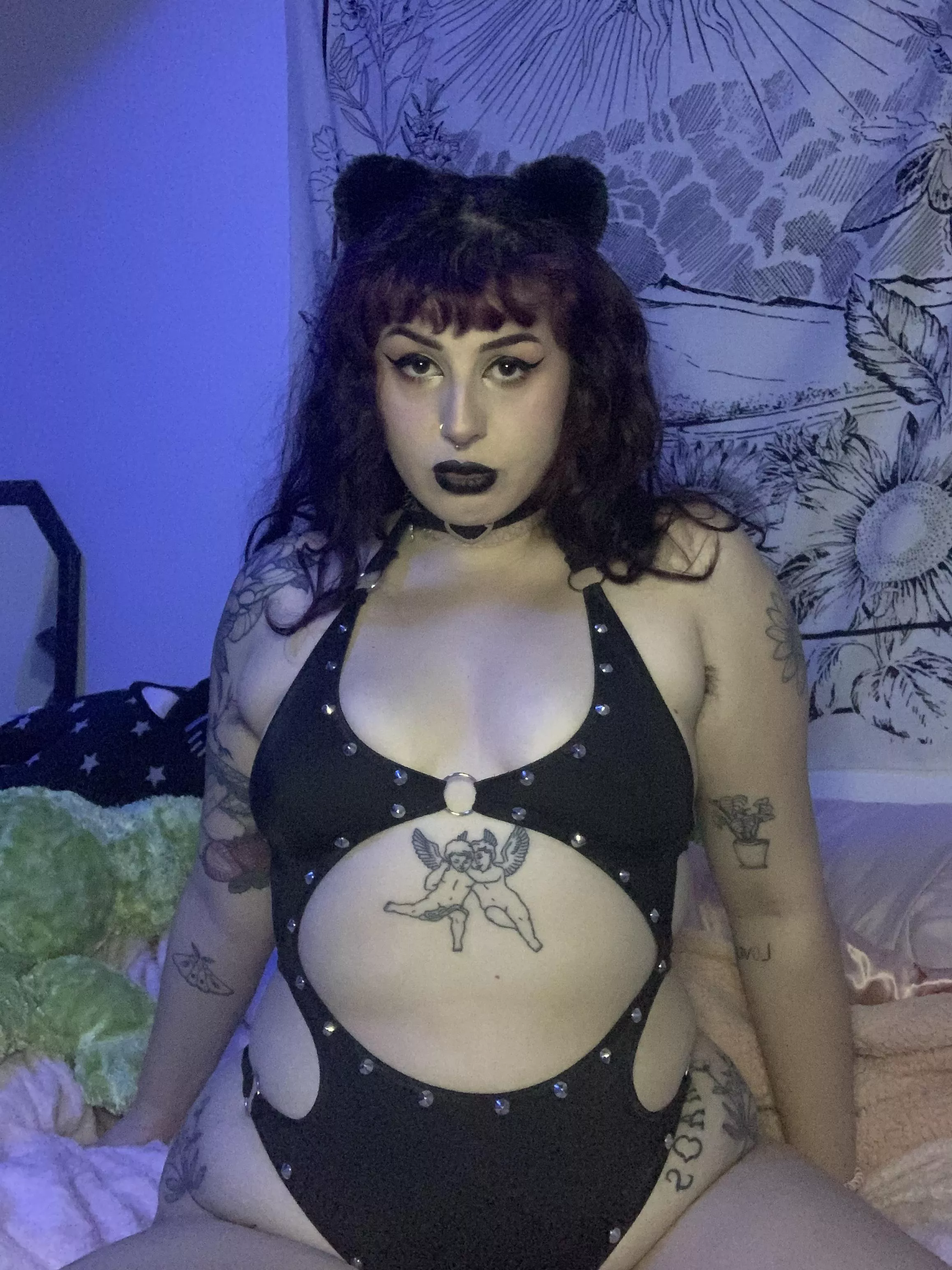 do you like my pretty makeup, baby? do you like my pretty makeup, baby?