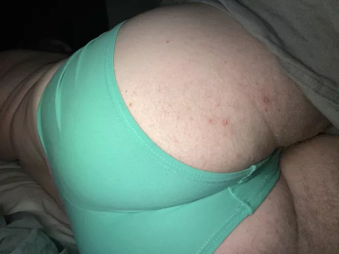 Do you like my round ass? Do you like my round ass?