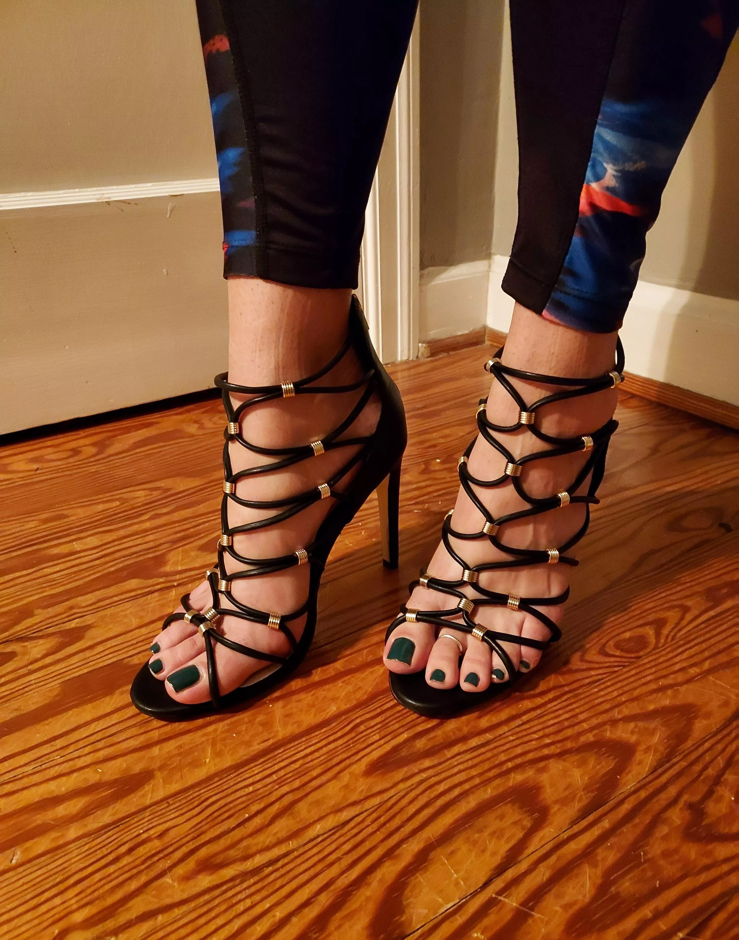 Do you like my strappy stilettos? βΊοΈ Do you like my strappy stilettos? βΊοΈ