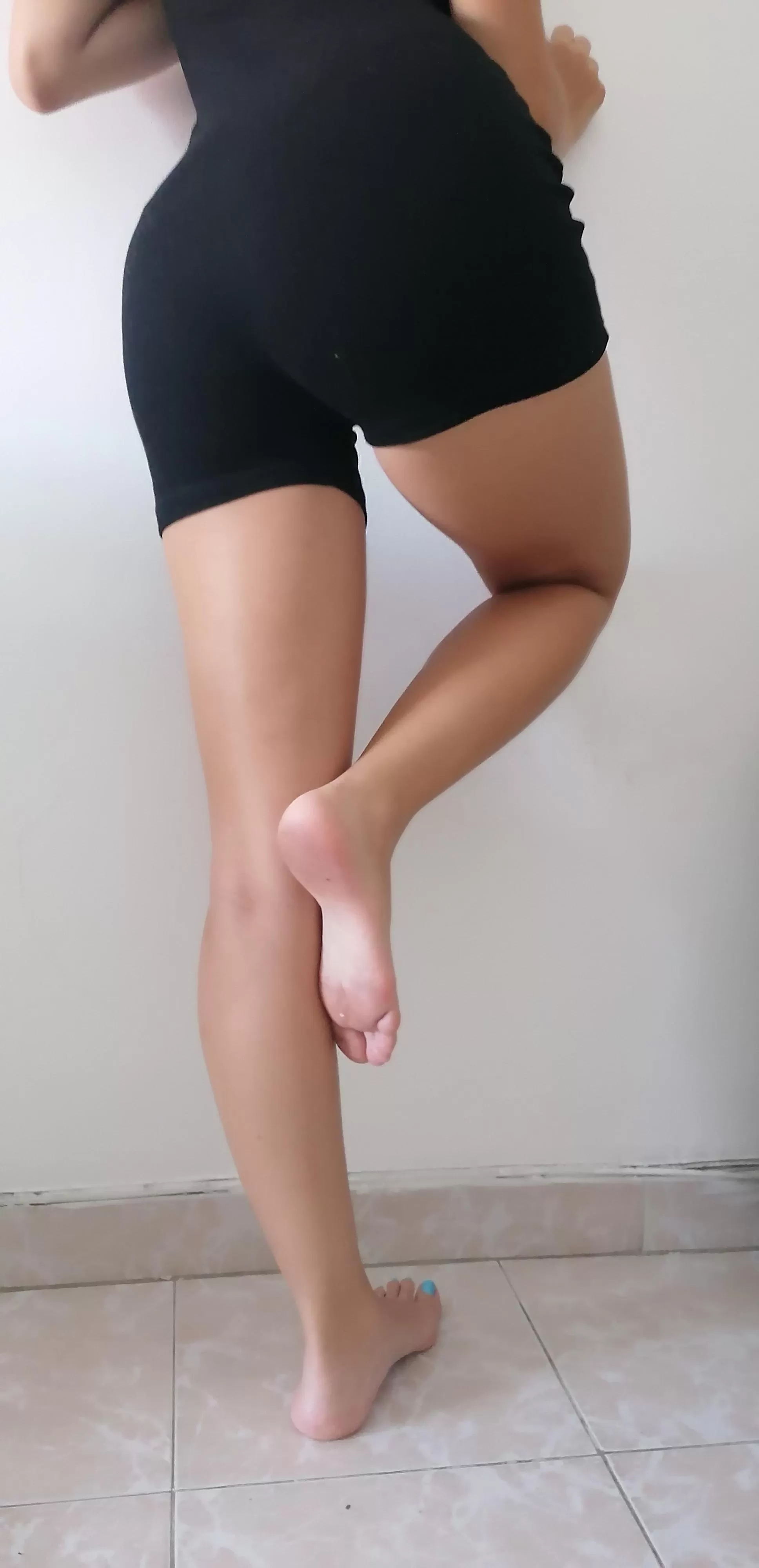 Do you like my tasty legs? [F] ?