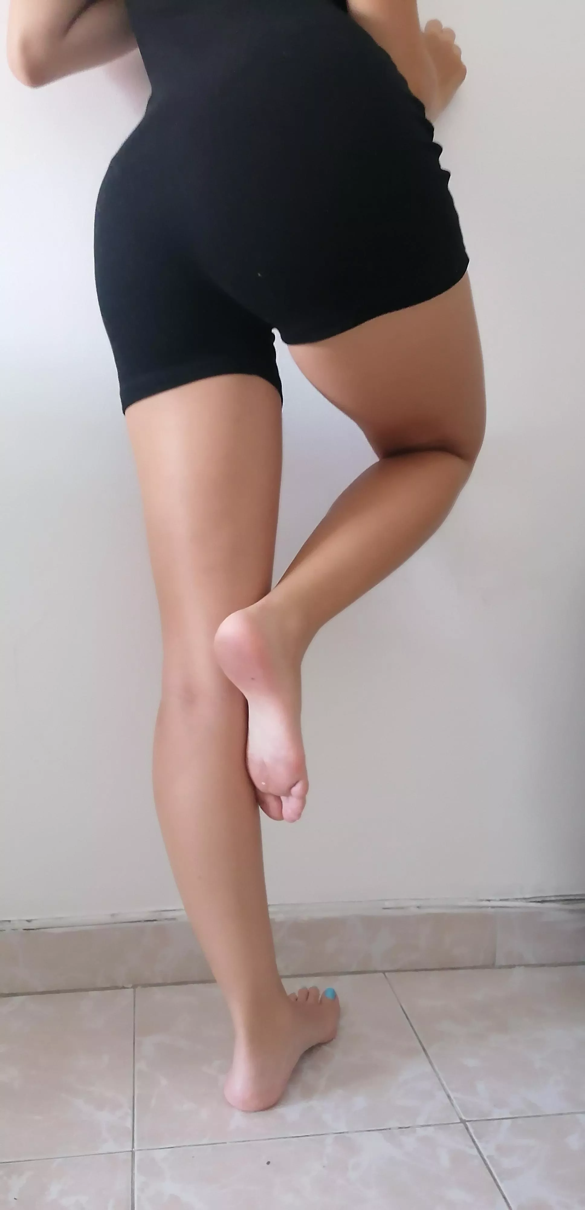Do you like my tasty legs? [F] ?