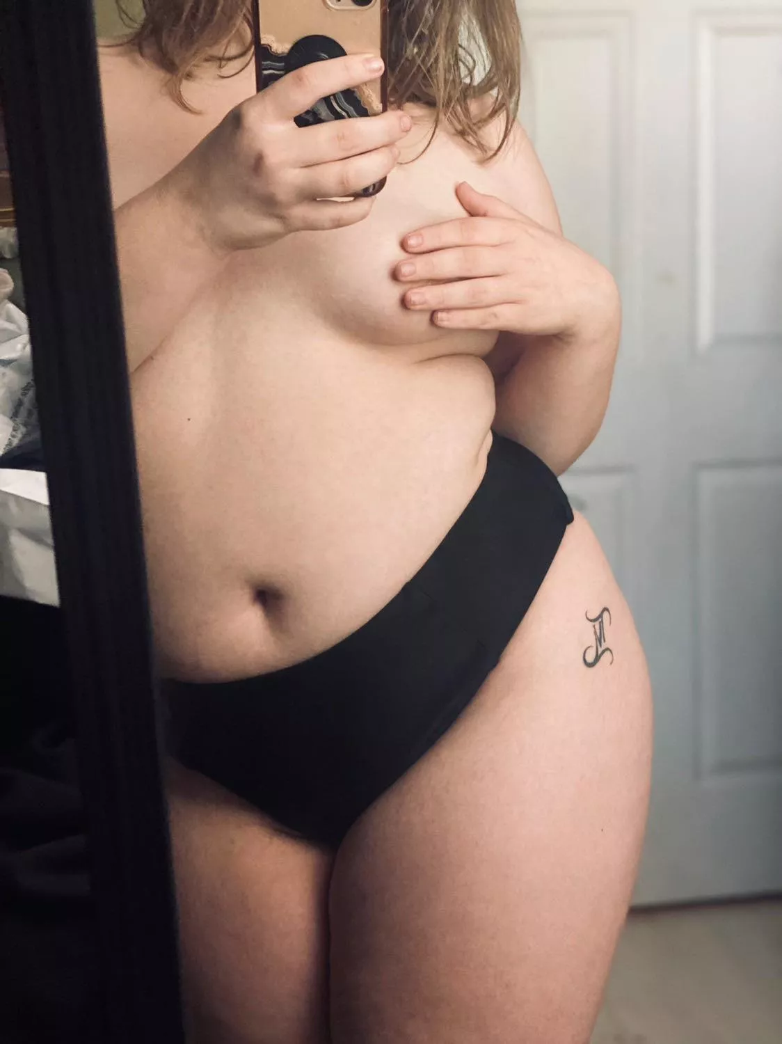 Do you like my thighs?😘🥺💦message me about discounted nude pictures!🍑🍒