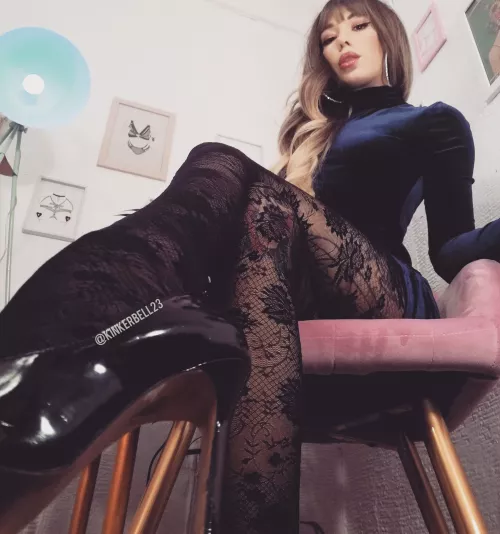 Do you like my tight, sexy outfit?