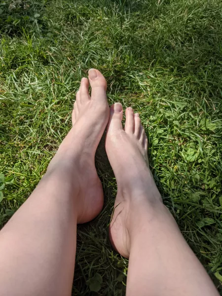 Do you like my tiny little feet ? ๐๐ฃ๐ Do you like my tiny little feet ? ๐๐ฃ๐