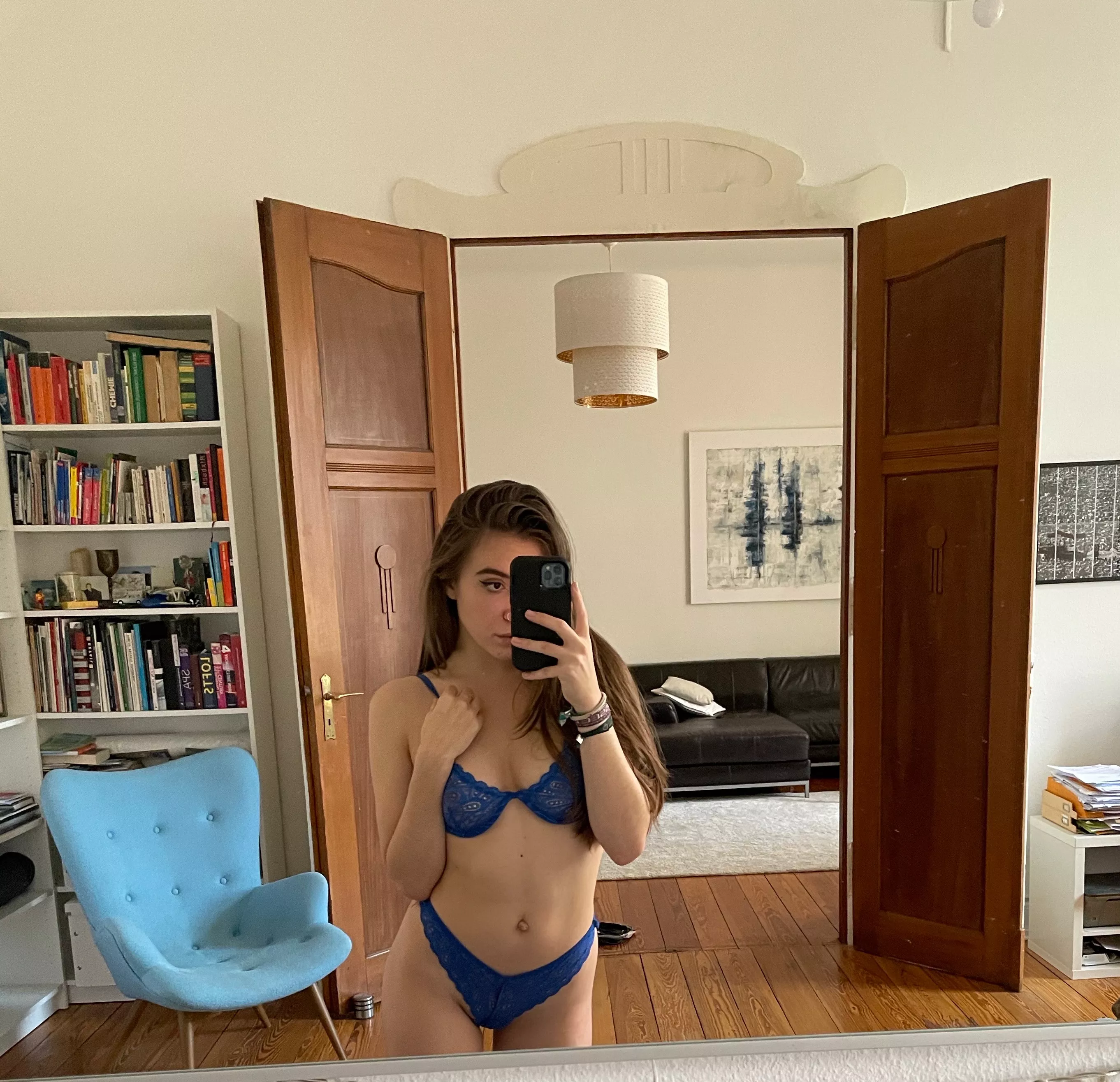 do you like my titties in blue?😋💙