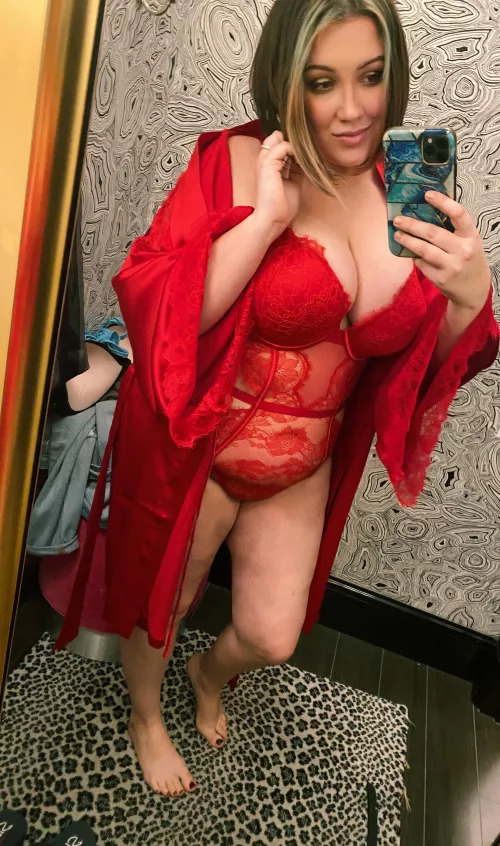Do you like red hot milfs? :)