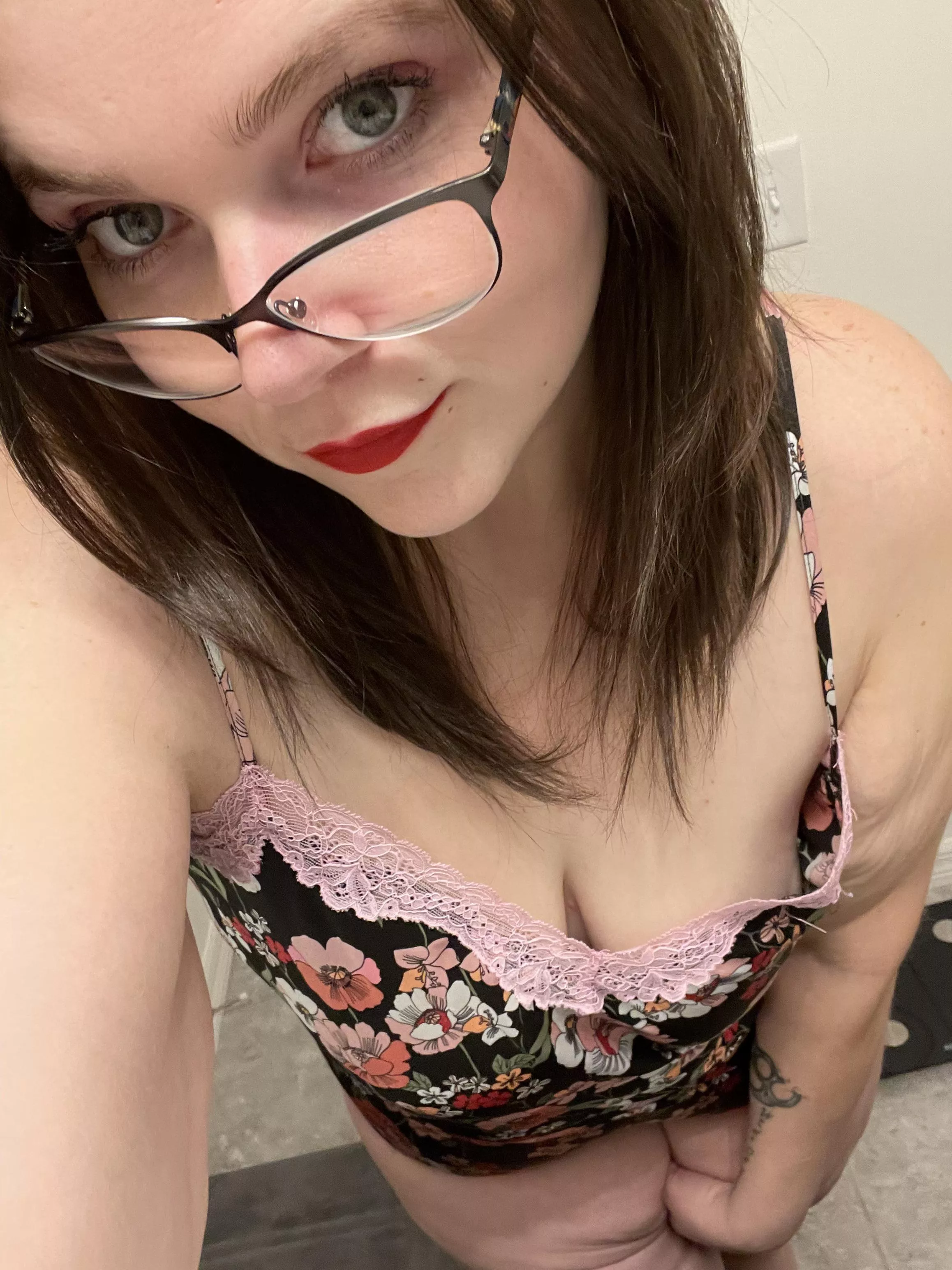 Do you like red lips? 👄💋