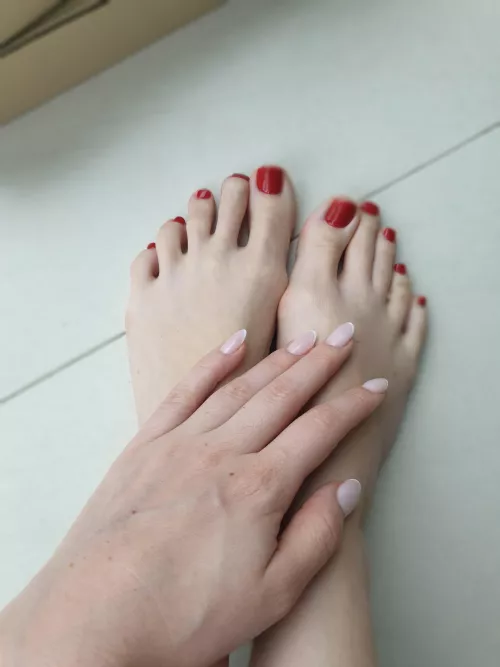 Do you like red toenails best?