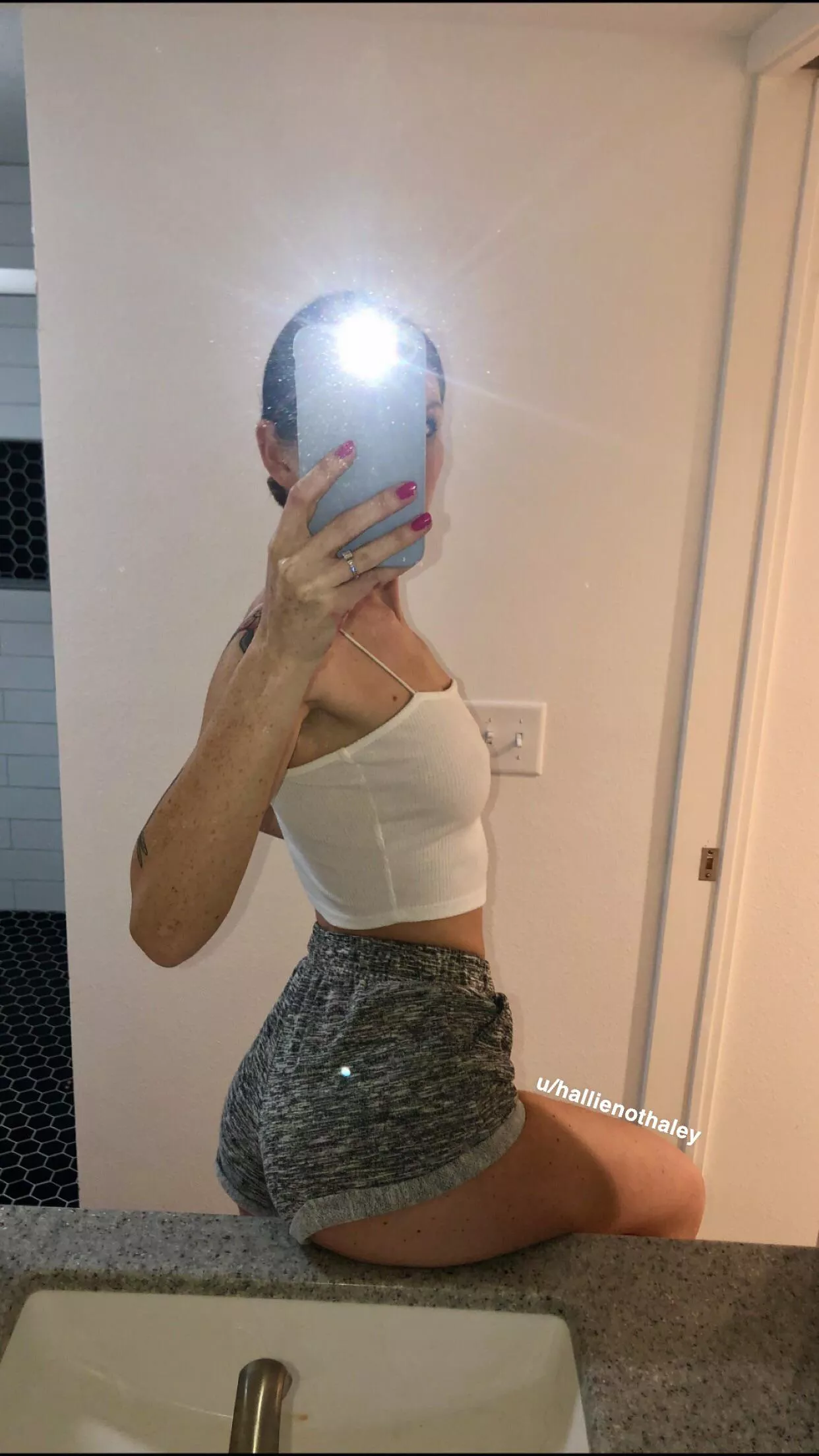 Do you like slim thick freckled girls? 👀 Do you like slim thick freckled girls? 👀