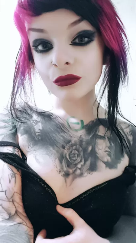 Do you like slutty make up?? Do you like slutty make up??