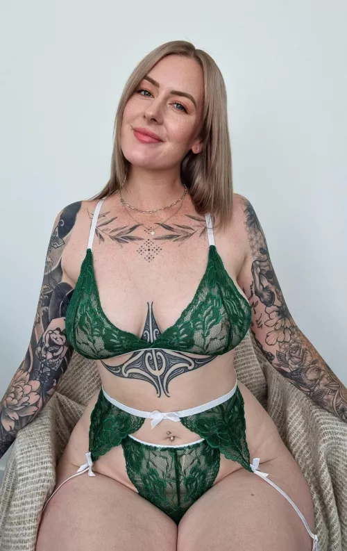 Do you like tattooed girls with curves?