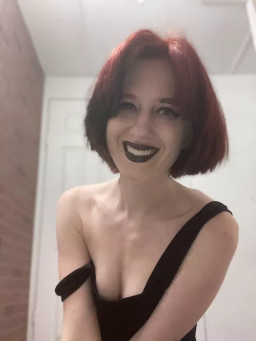 do you like the black lipstick?😆 I never wear it!