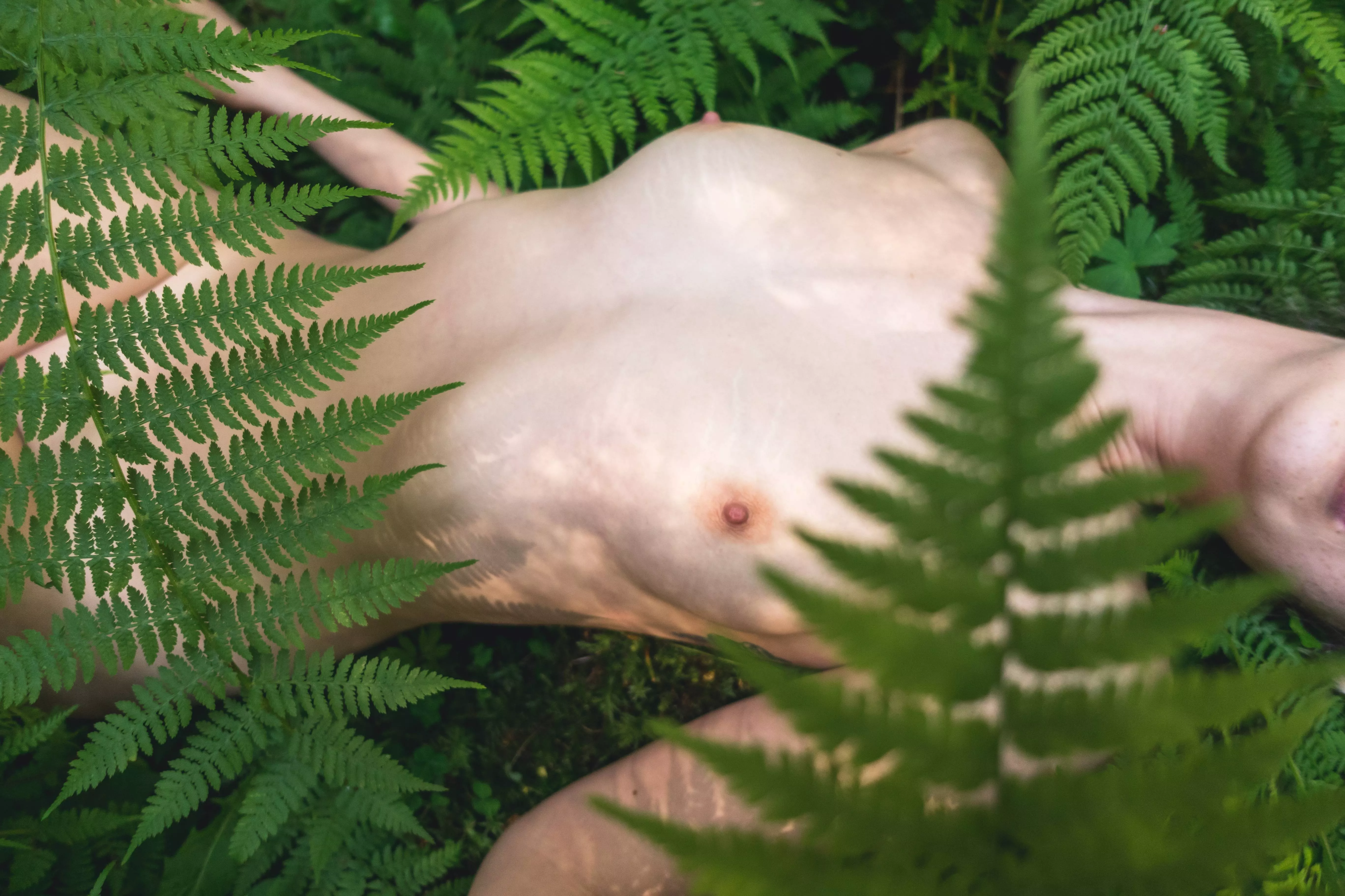 Do you like the contrast of my pale boobs and the vibrant green? Do you like the contrast of my pale boobs and the vibrant green?