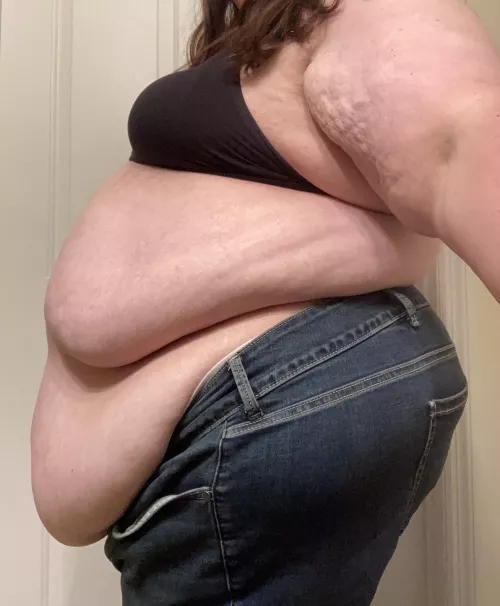 Do you like the way my belly hangs over my jeans? Do you like the way my belly hangs over my jeans?