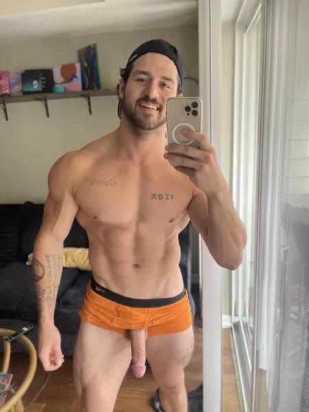 Do you like them hung🍆 Do you like them hung🍆