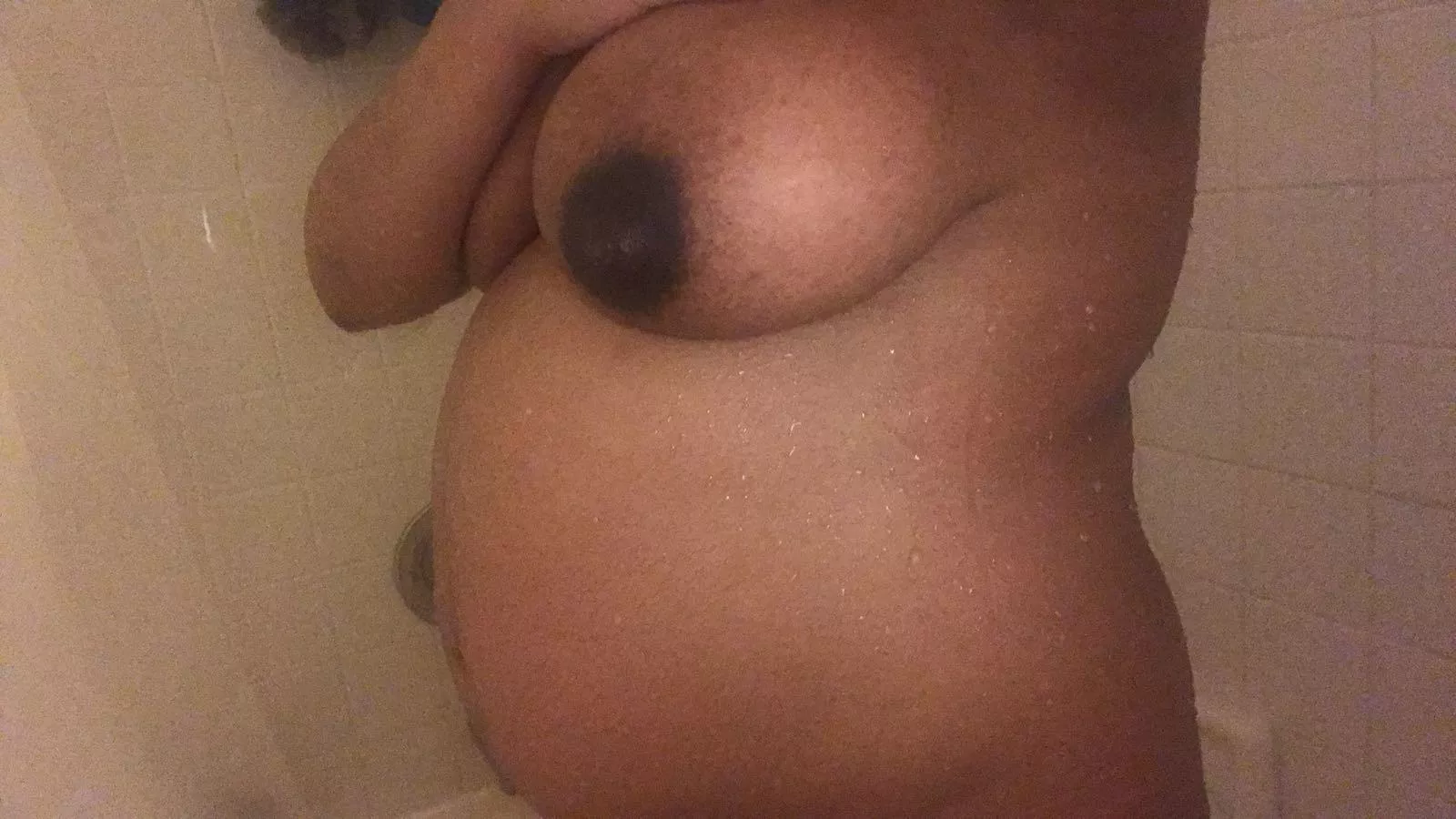 Do you like these big pregnant titties?