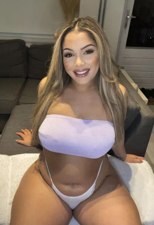 Do you like thick girls who smile?