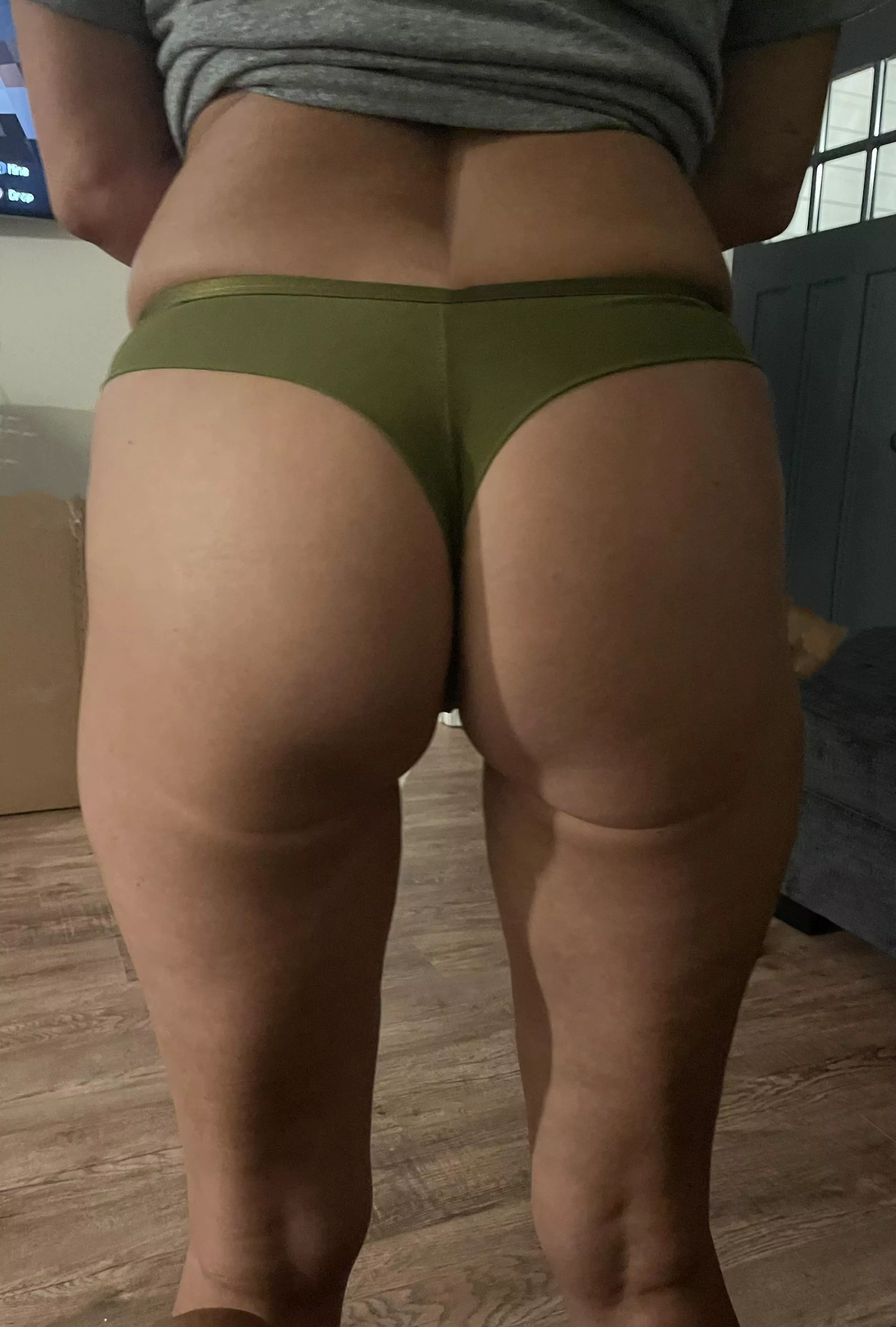 Do you like this color on me?