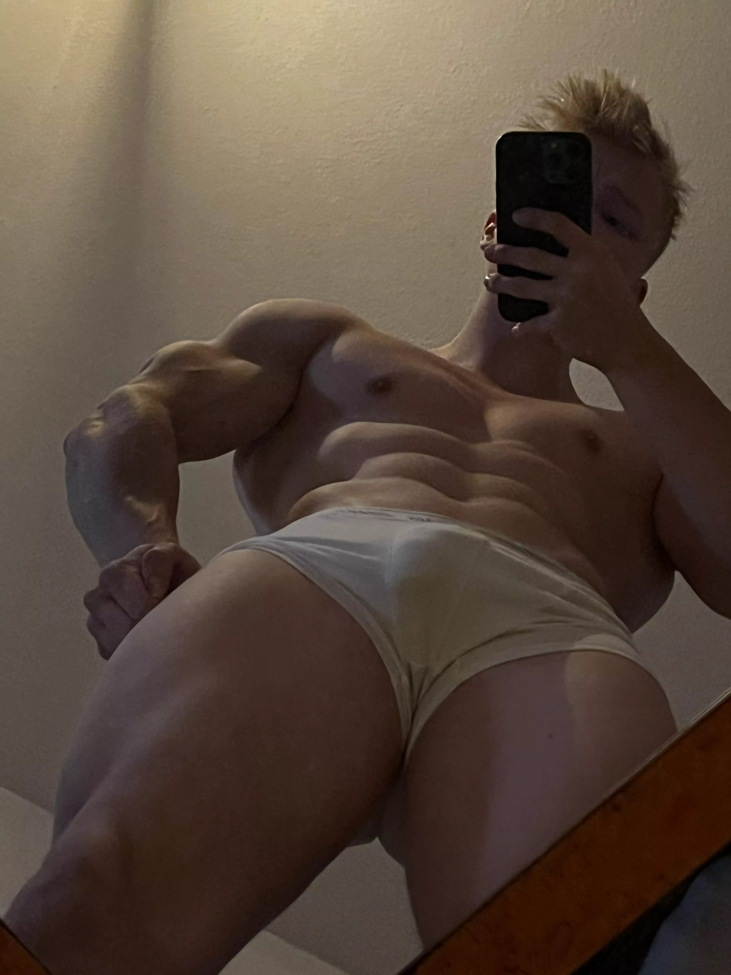 Do you like this pose? Do you like this pose?