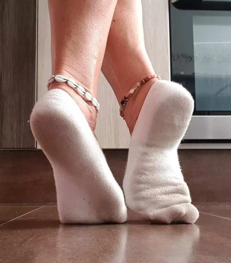 Do you like to smell my dirty White socks?