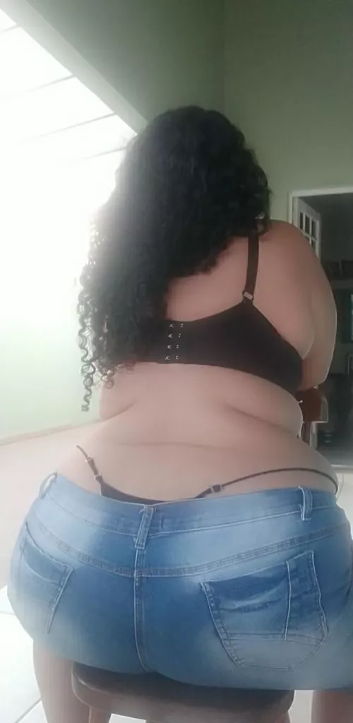 Do you longe extra larger showing panties? Do you longe extra larger showing panties?