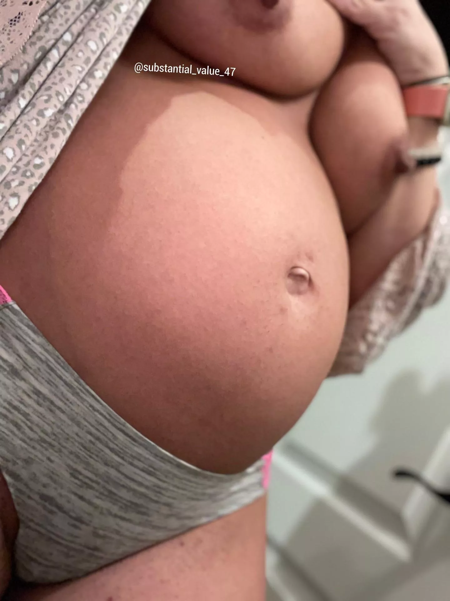 Do you love my 6 month bump?! Do you love my 6 month bump?!