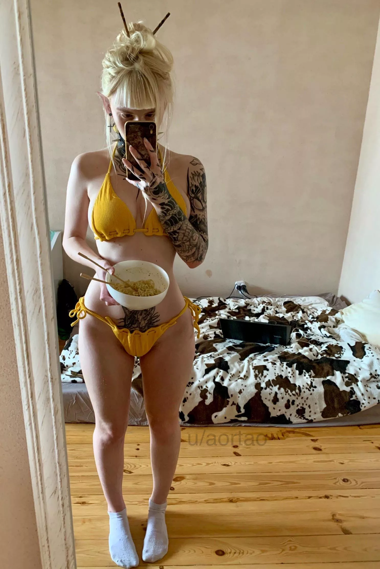do you mind if i’m a little elf? (height 5,2ft/ 158cm) do you mind if i’m a little elf? (height 5,2ft/ 158cm)