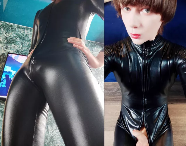 Do you see my micro size chastity, under this sexy suit?🔐🖤