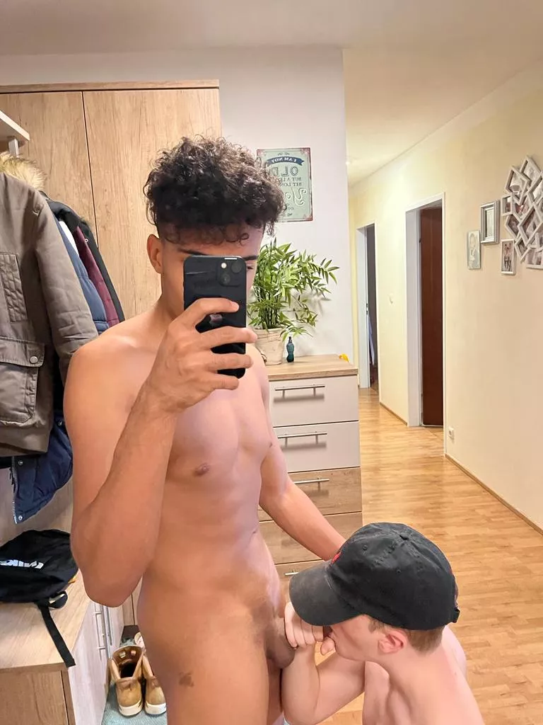 Do you think that his cap fits me? 🧢🍌 nudes : GayCocksuckers |  NUDE-PICS.ORG