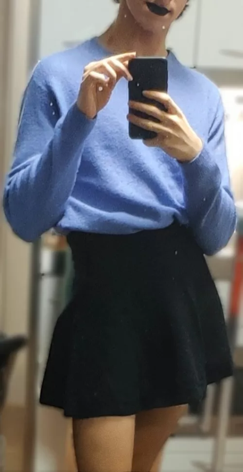 Do you think the skirt suits me?