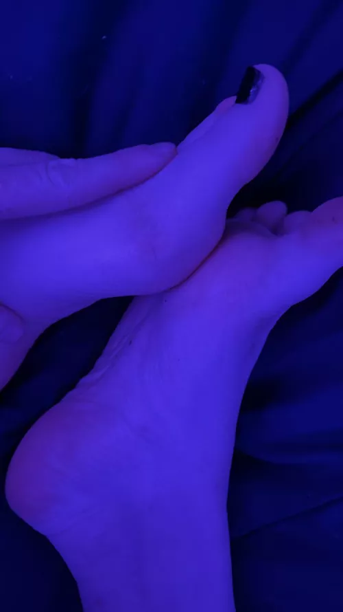 Do you wanna feel my soles against your cock?